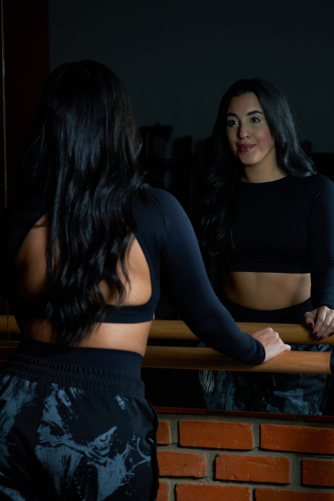 Melannyn frente al espejo de baile